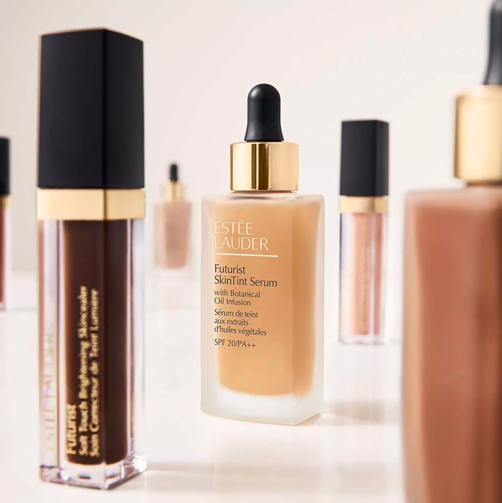 Estée LauderFuturist Skintint Serum Foundation SPF20 3N1 Ivory Beige