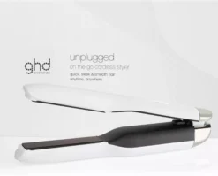ghdUnplugged straightener in matte white