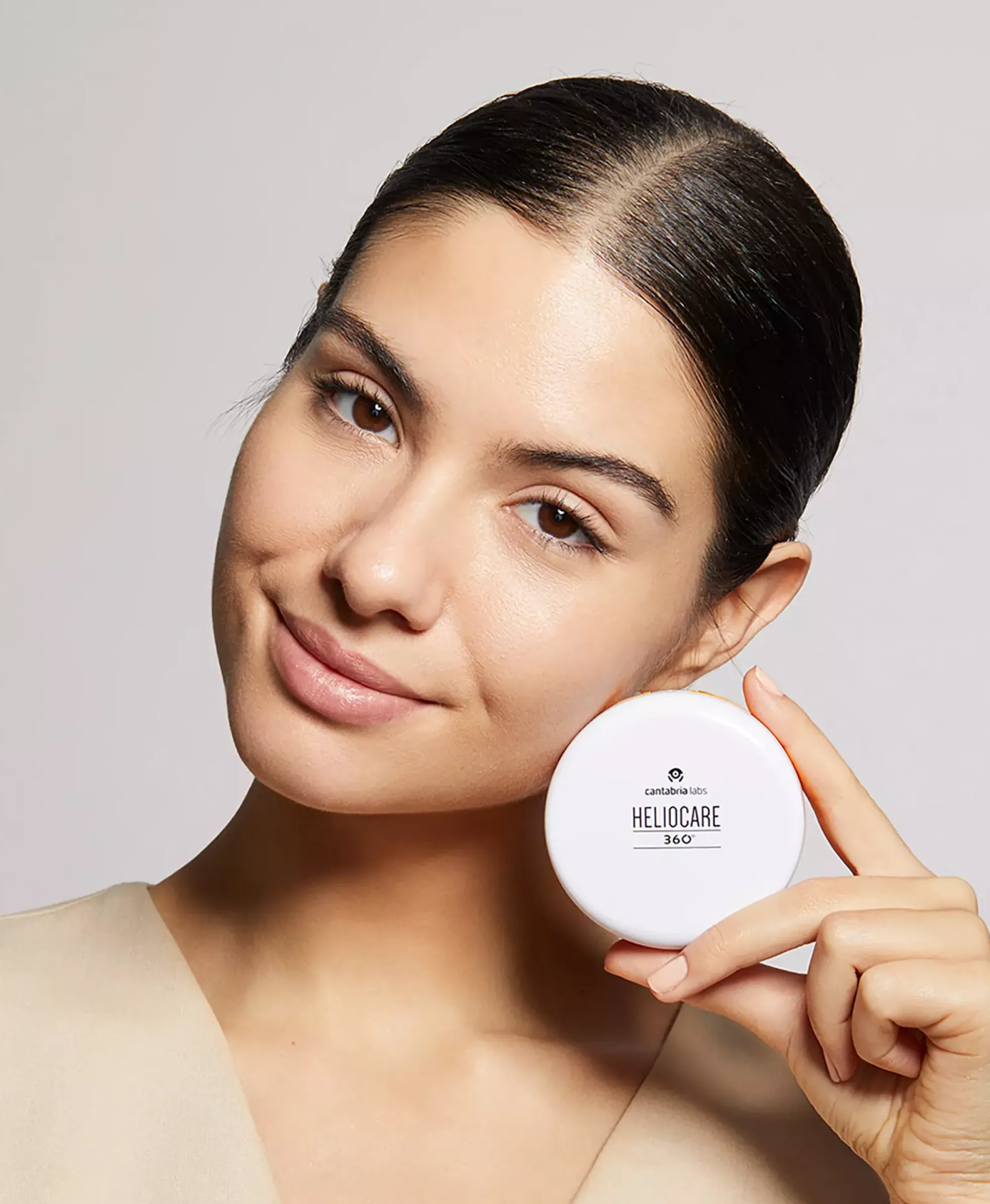 HELIOCARE Oil-Free Compact Beige SPF 50+