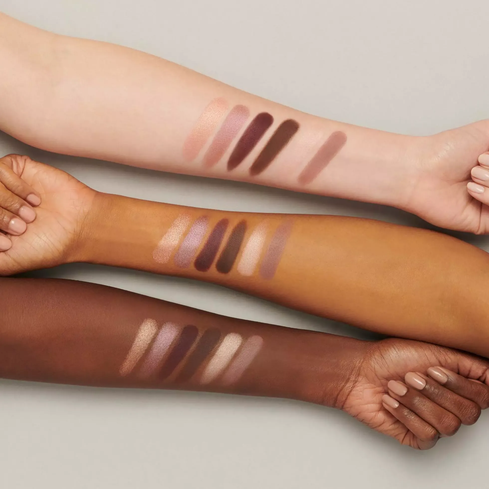 MAC Cosmetics Connect In Colour Eye Shadow Palette Embedded In Burgundy 6,3 g