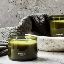 MerakiOud Leaf Scented Candle Medium