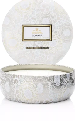 VoluspaMokara Japonica 3-Wick in Decorative Tin 40h 340 g